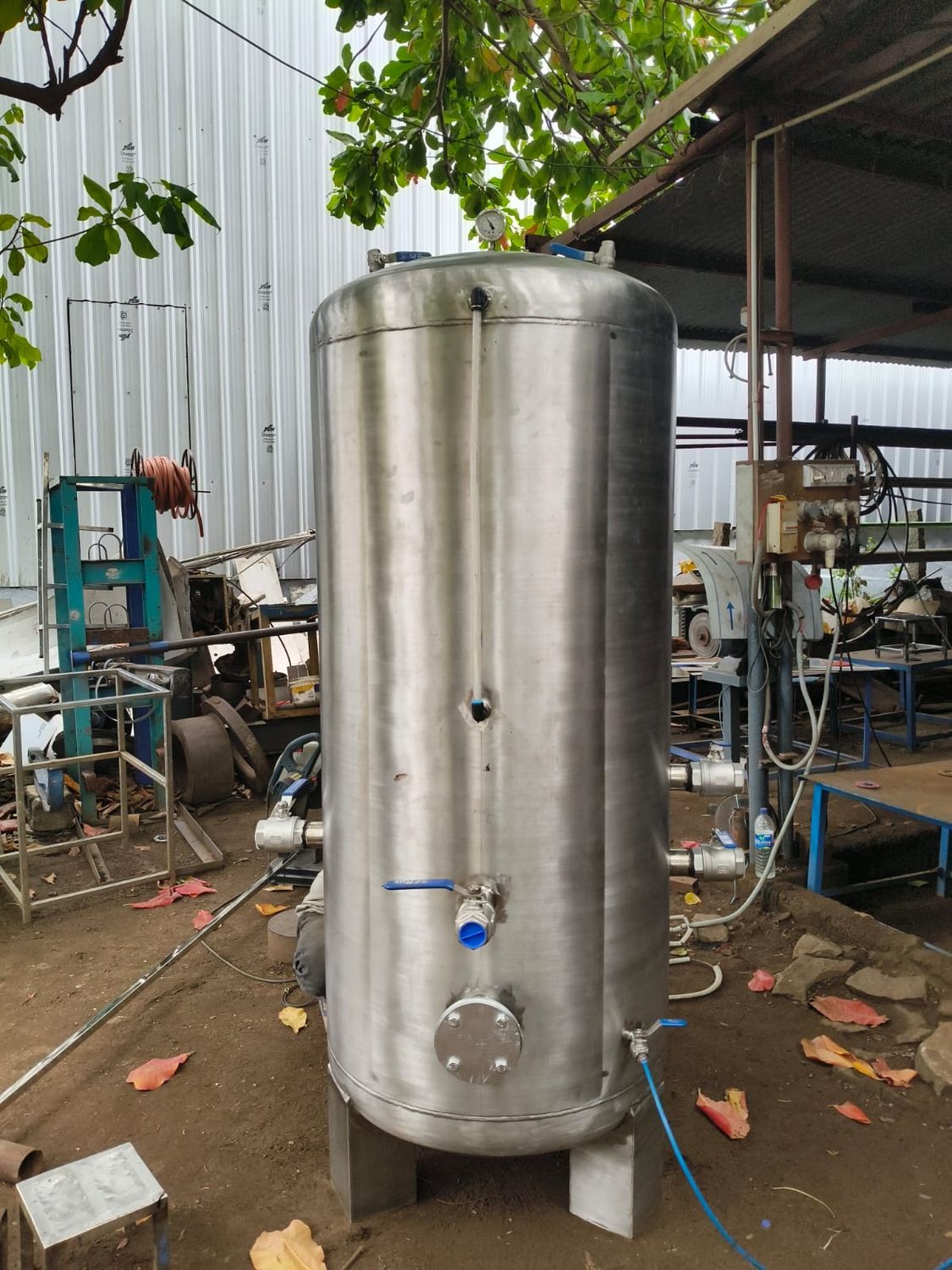 SS Vertical Storage Tank — Leader workshop